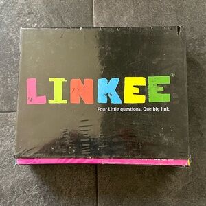 NWT Linkee popular trivia game